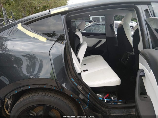 Tesla Model Y 2026 7SAYGDEE5TF332972 Image 8