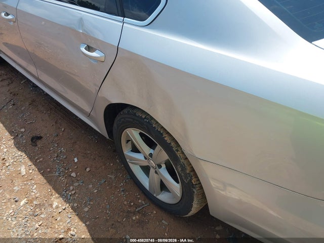 45820745 :رقم المزاد ، 1VWAS7A37FC111486 vin ، 2015 Volkswagen Passat 1.8t Limited Edition مزاد بيع