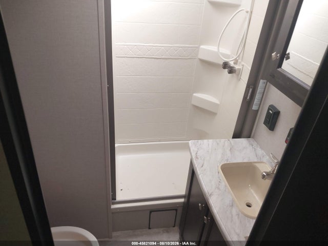 Venture Travel Trailer 2019 4EZT13322K8022996 Image 10