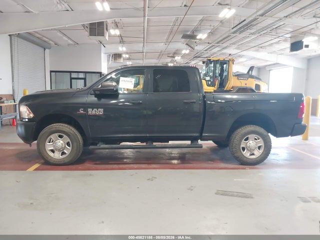 3C63R3CL0HG683889 RAM 3500 Tradesman 4x4 6&#039;4 Box