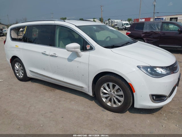 45821348 :رقم المزاد ، 2C4RC1BG1JR104664 vin ، 2018 Chrysler Pacifica Touring L مزاد بيع