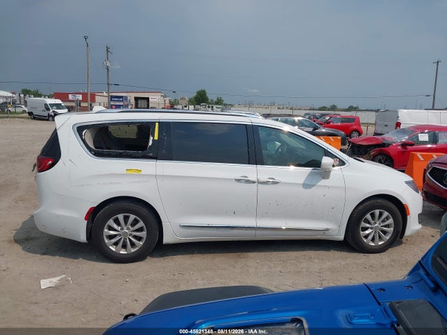 45821348 :رقم المزاد ، 2C4RC1BG1JR104664 vin ، 2018 Chrysler Pacifica Touring L مزاد بيع