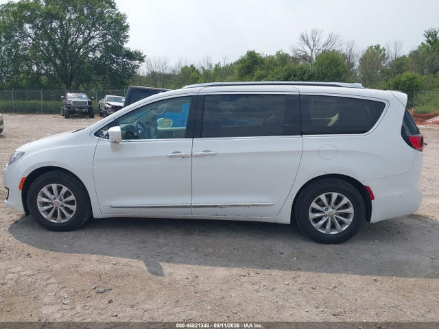 45821348 :رقم المزاد ، 2C4RC1BG1JR104664 vin ، 2018 Chrysler Pacifica Touring L مزاد بيع