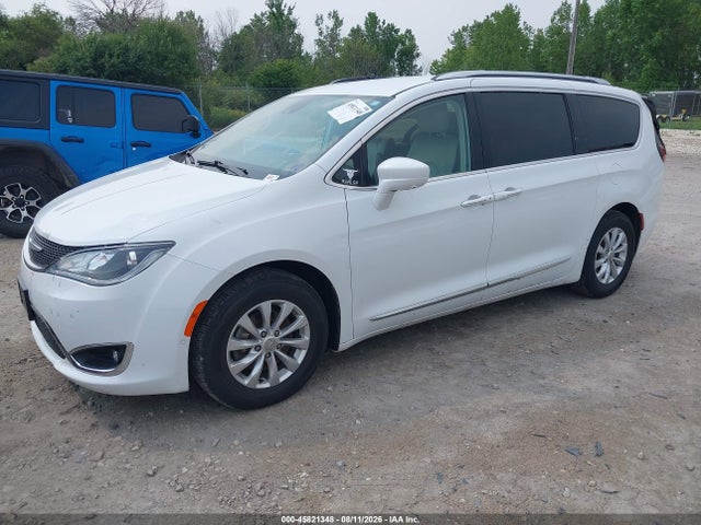 45821348 :رقم المزاد ، 2C4RC1BG1JR104664 vin ، 2018 Chrysler Pacifica Touring L مزاد بيع