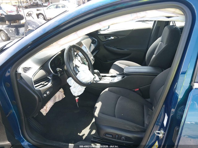 1G1ZD5ST4KF139895 Chevrolet MALIBU LT