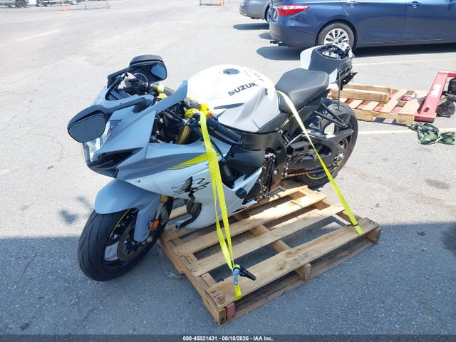 Suzuki GSX-R750 2022 JS1GR7MA8N7100825 Image 2
