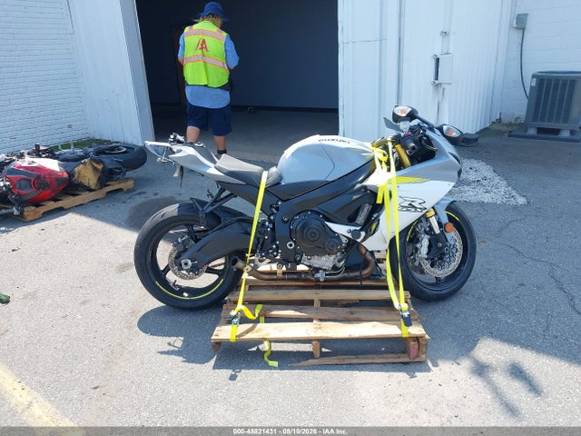 Suzuki GSX-R750 2022 JS1GR7MA8N7100825 Image 12