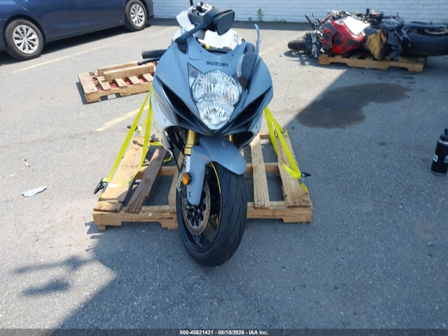 Suzuki GSX-R750 2022 JS1GR7MA8N7100825 Image 5