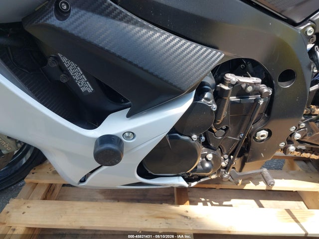 Suzuki GSX-R750 2022 JS1GR7MA8N7100825 Image 9