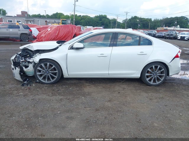 2015 Volvo S60 T6 Platinum მანქანა იყიდება აუქციონზე, vin: YV149MFM0F2335114, აუქციონის ნომერი: 45821442