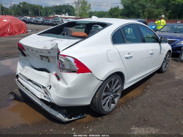 2015 Volvo S60 T6 Platinum მანქანა იყიდება აუქციონზე, vin: YV149MFM0F2335114, აუქციონის ნომერი: 45821442
