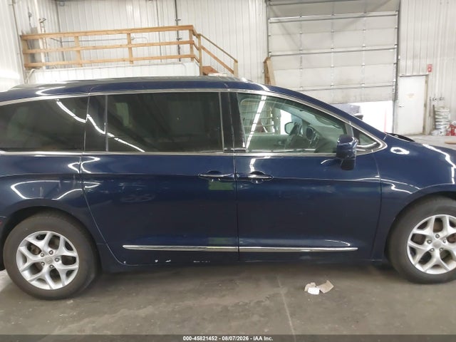45821452 :رقم المزاد ، 2C4RC1EG6HR564909 vin ، 2017 Chrysler Pacifica Touring-l Plus مزاد بيع