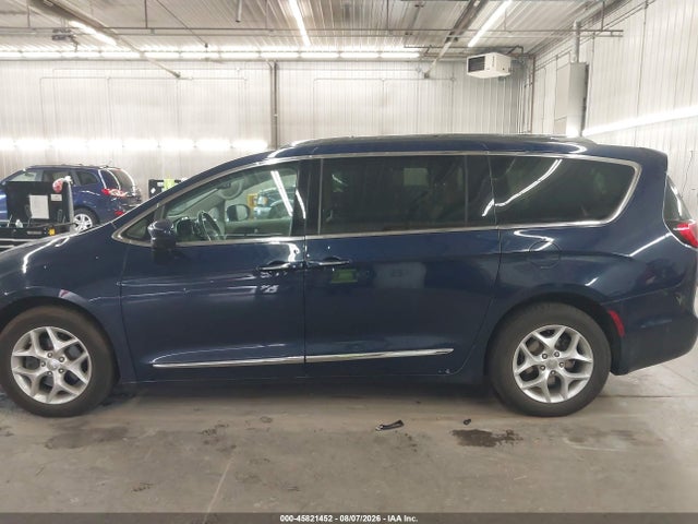 45821452 :رقم المزاد ، 2C4RC1EG6HR564909 vin ، 2017 Chrysler Pacifica Touring-l Plus مزاد بيع