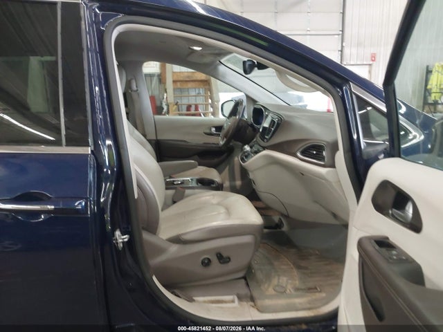 45821452 :رقم المزاد ، 2C4RC1EG6HR564909 vin ، 2017 Chrysler Pacifica Touring-l Plus مزاد بيع