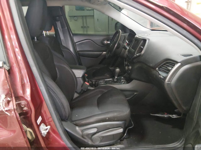 1C4PJMCXXKD281375 Jeep Cherokee Latitude 4x4