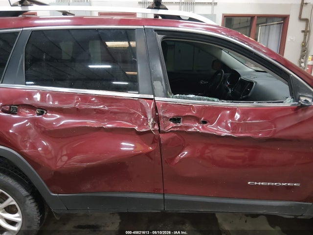 1C4PJMCXXKD281375 Jeep Cherokee Latitude 4x4