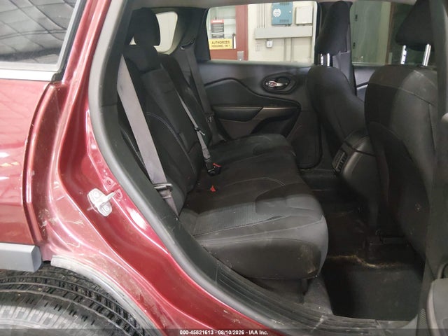 1C4PJMCXXKD281375 Jeep Cherokee Latitude 4x4