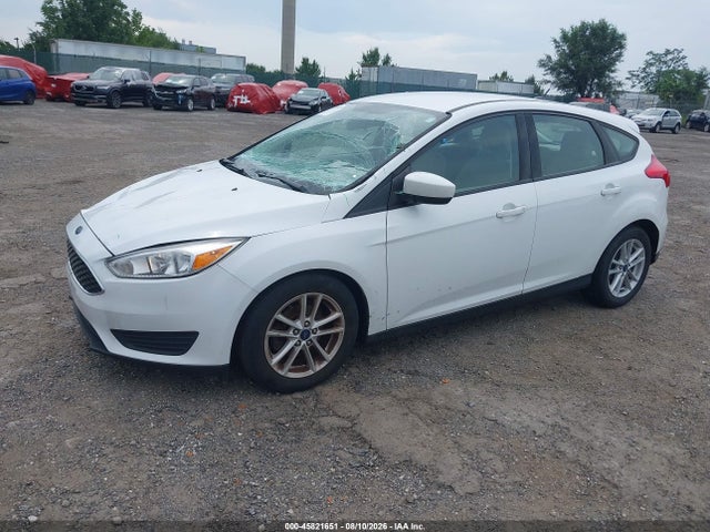 Ford FOCUS SE 2018 1FADP3K22JL276022 Image 2