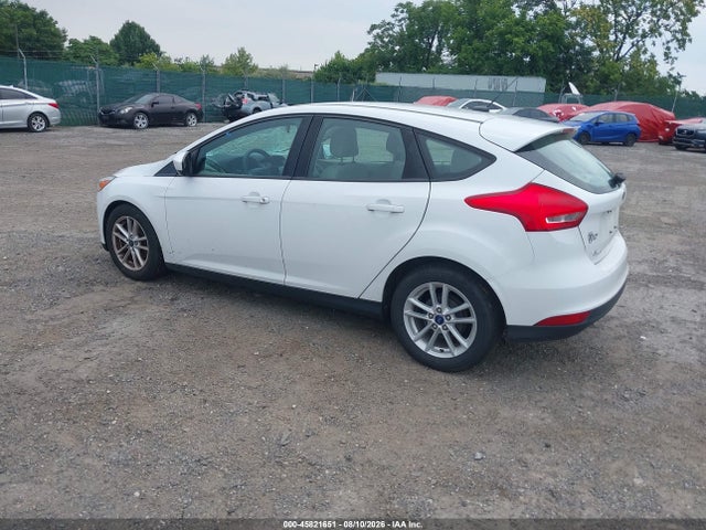 Ford FOCUS SE 2018 1FADP3K22JL276022 Image 3