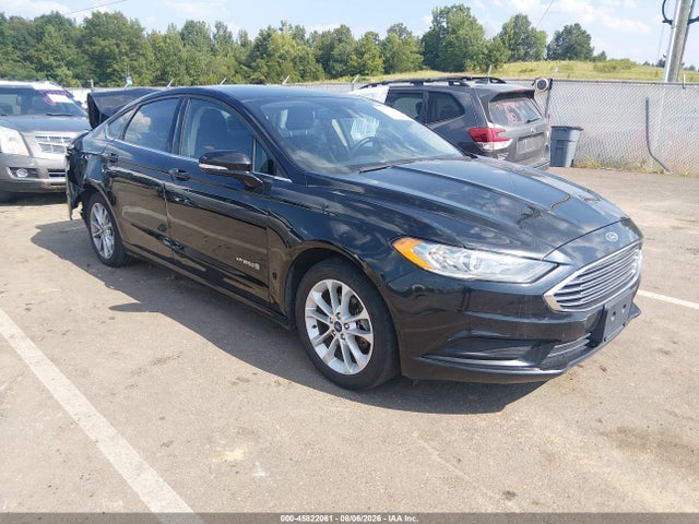 45822061 :رقم المزاد ، 3FA6P0LUXHR301199 vin ، 2017 Ford Fusion Hybrid Se مزاد بيع