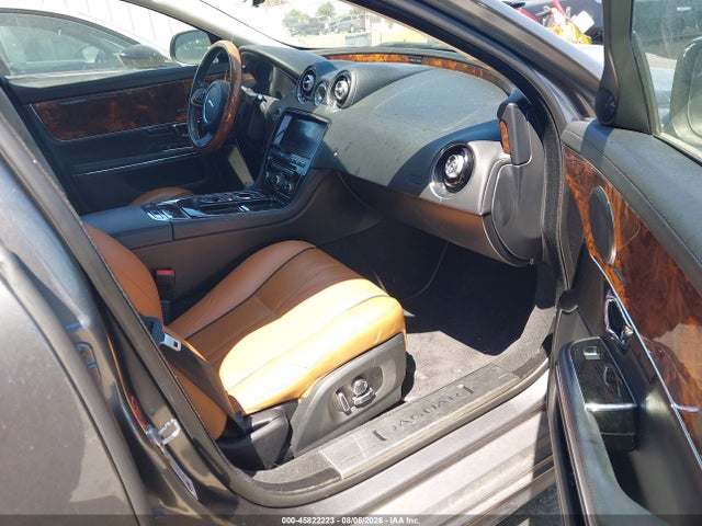 45822223 :رقم المزاد ، SAJWA1C72J8W15790 vin ، 2018 Jaguar Xj R-sport مزاد بيع