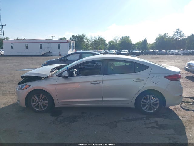 Продажа на аукционе авто 2017 Hyundai Elantra Se, vin: 5NPD84LF2HH025076, номер лота: 45822283