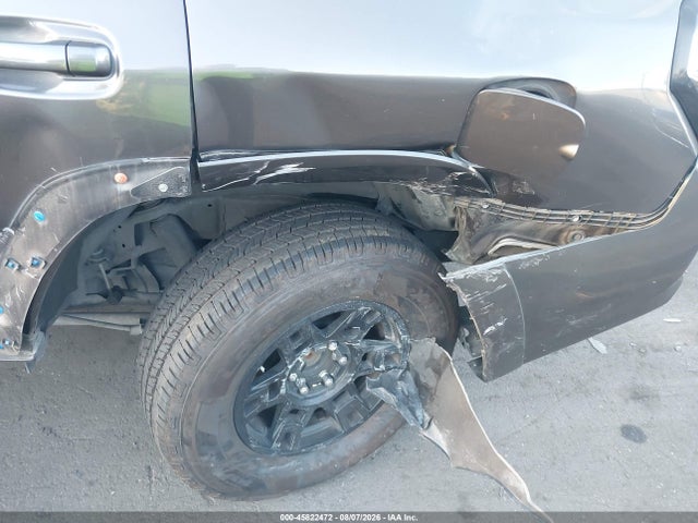 Toyota 4RUNNER SR5 2019 JTEBU5JR1K5664669 Image 18
