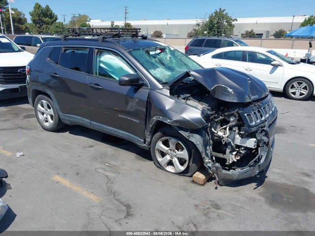 Jeep Compass Latitude Fwd 2018 3C4NJCBB1JT469394 main image