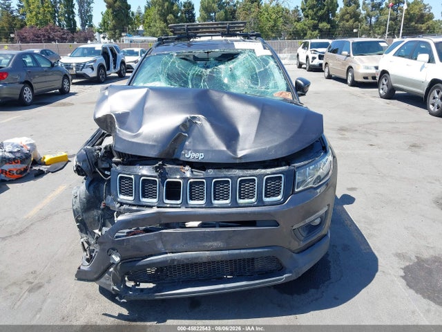 3C4NJCBB1JT469394 Jeep Compass Latitude Fwd