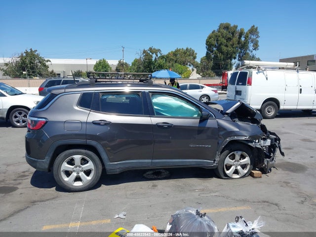 3C4NJCBB1JT469394 Jeep Compass Latitude Fwd