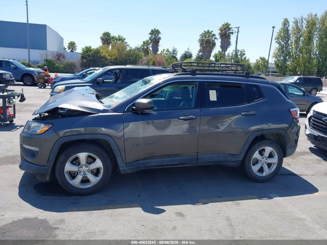 3C4NJCBB1JT469394 Jeep Compass Latitude Fwd