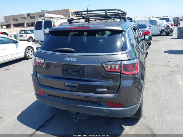 3C4NJCBB1JT469394 Jeep Compass Latitude Fwd