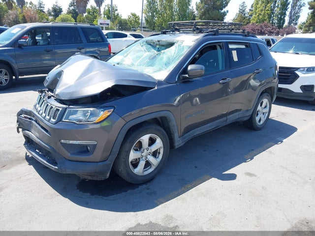 3C4NJCBB1JT469394 Jeep Compass Latitude Fwd