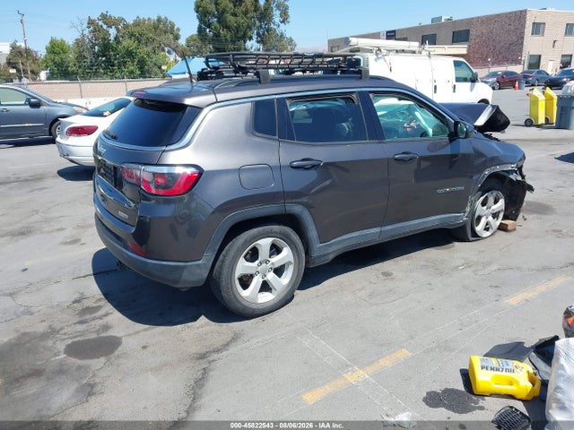3C4NJCBB1JT469394 Jeep Compass Latitude Fwd
