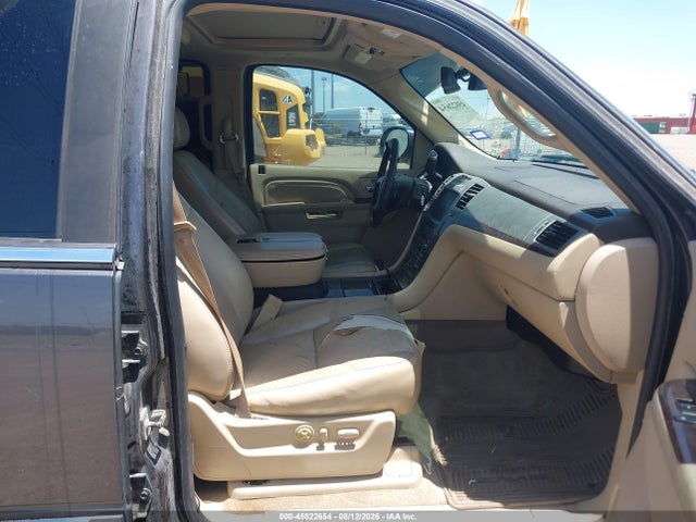 Продаж на аукціоні авто 2010 Cadillac Escalade Luxury, vin: 1GYUKBEF0AR198588, номер лоту: 45822654