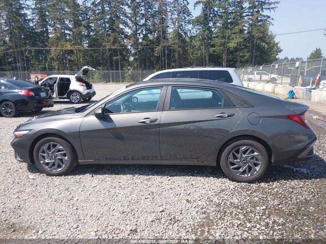 KMHLM4DG5RU677725 Hyundai ELANTRA SEL