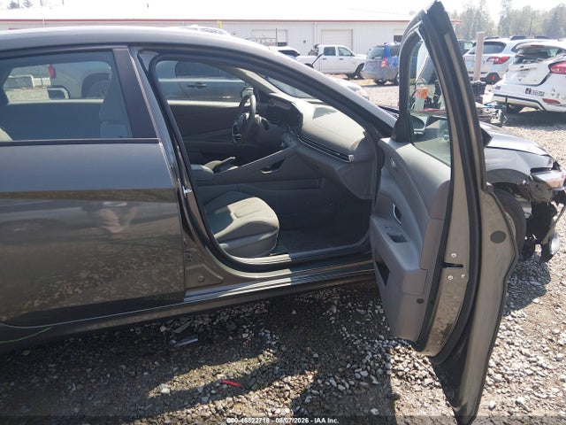 KMHLM4DG5RU677725 Hyundai ELANTRA SEL