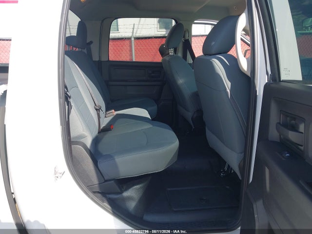 45822796 :رقم المزاد ، 1C6RR7KG8JS297211 vin ، 2018 Ram 1500 Tradesman  4x4 5'7 Box مزاد بيع