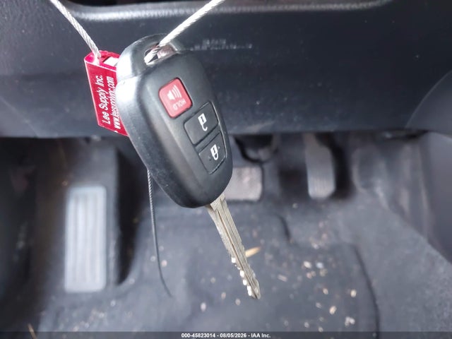 Toyota RAV4 LE 2015 JTMZFREV9FJ031538 Image 11