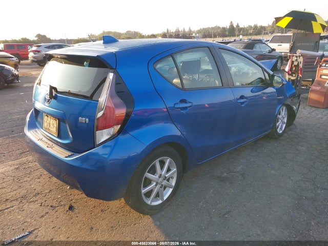 Toyota Prius C Four 2016 JTDKDTB34G1134505 Image 4