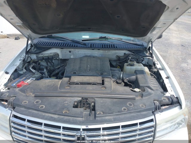 Продаж на аукціоні авто 2011 Lincoln Navigator, vin: 5LMJJ2J5XBEJ00466, номер лоту: 45823324