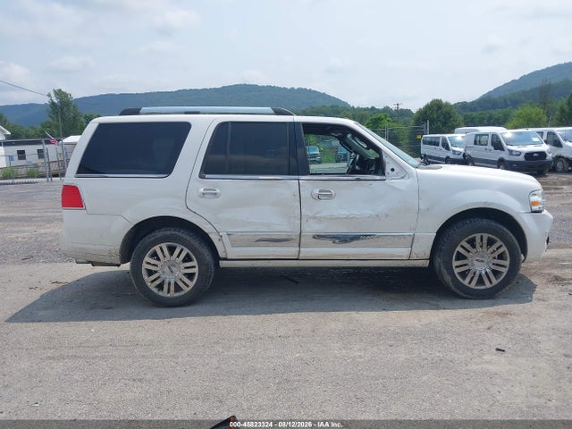 Продаж на аукціоні авто 2011 Lincoln Navigator, vin: 5LMJJ2J5XBEJ00466, номер лоту: 45823324