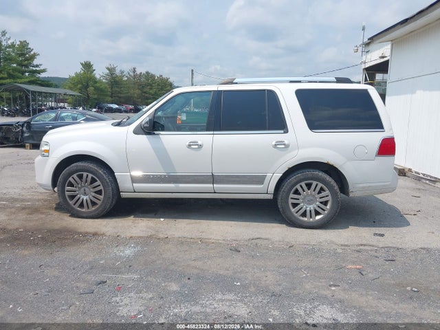 Продаж на аукціоні авто 2011 Lincoln Navigator, vin: 5LMJJ2J5XBEJ00466, номер лоту: 45823324