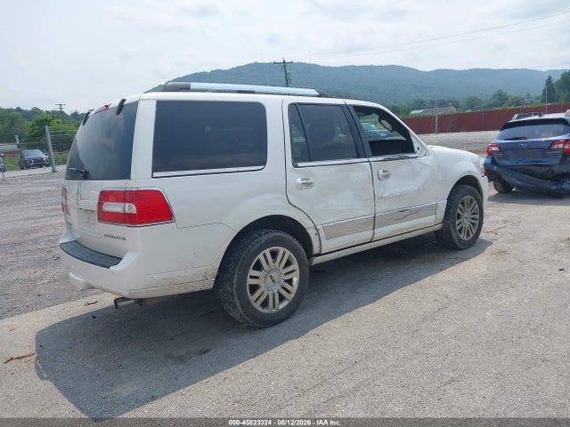 Продаж на аукціоні авто 2011 Lincoln Navigator, vin: 5LMJJ2J5XBEJ00466, номер лоту: 45823324