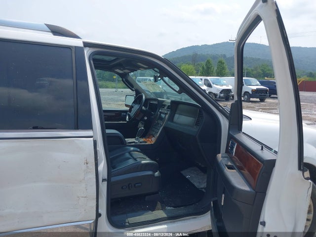 Продаж на аукціоні авто 2011 Lincoln Navigator, vin: 5LMJJ2J5XBEJ00466, номер лоту: 45823324