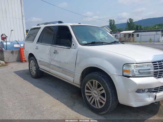 Продаж на аукціоні авто 2011 Lincoln Navigator, vin: 5LMJJ2J5XBEJ00466, номер лоту: 45823324