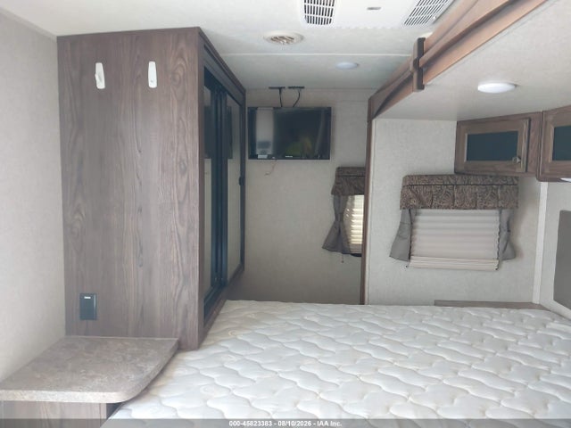 2017 Rockwood Signature Ultra Lite მანქანა იყიდება აუქციონზე, vin: 4X4TRLH23H1874322, აუქციონის ნომერი: 45823383