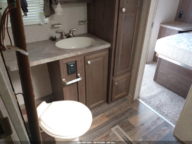 2017 Rockwood Signature Ultra Lite მანქანა იყიდება აუქციონზე, vin: 4X4TRLH23H1874322, აუქციონის ნომერი: 45823383