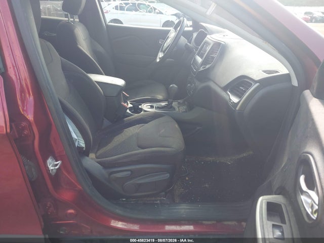 2019 Jeep Cherokee Latitude 4x4 მანქანა იყიდება აუქციონზე, vin: 1C4PJMCX2KD106456, აუქციონის ნომერი: 45823419