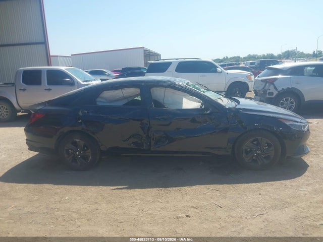 45823713 :رقم المزاد ، 5NPLS4AG6NH072874 vin ، 2022 Hyundai Elantra Sel مزاد بيع